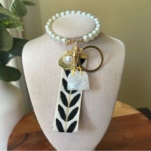 Chic Faux Pearl & Clear Quartz Crystal Bag Keychain with Gold Hardware